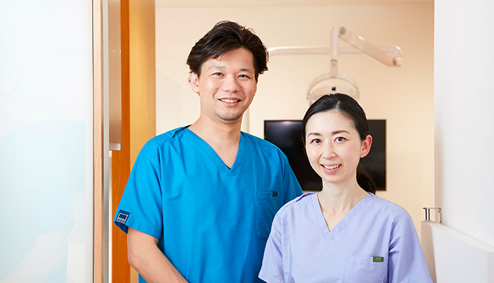 左：院長 多名部 貴博 右：歯科医師 多名部 恵子